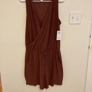 Old Navy Breathe On Cross-front v-neck romper